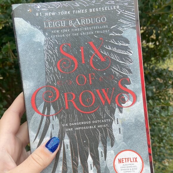 Six of crows by leigh Bardugo- Paper back - Picture 1 of 7